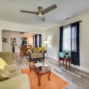 Charming Newport News Less Than 1 Mi To Ocean! Holiday home